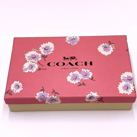 COACH Boxed Corner Zip Wristlet With Daisy Print - Picture 11 of 15